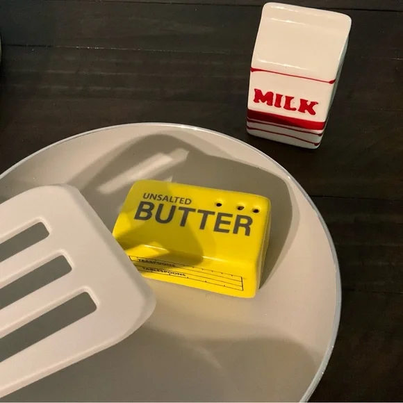 NWT Butter & Milk S&P Shakers Salt and Pepper Collectible Set Ceramic S&P Food - Picture 1 of 6